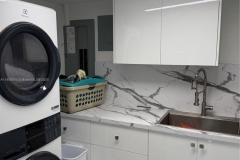 Villa ou maison à louer à Miami, Floride: 3 chambres, 222.41 m2 № 1964461 - photo 20