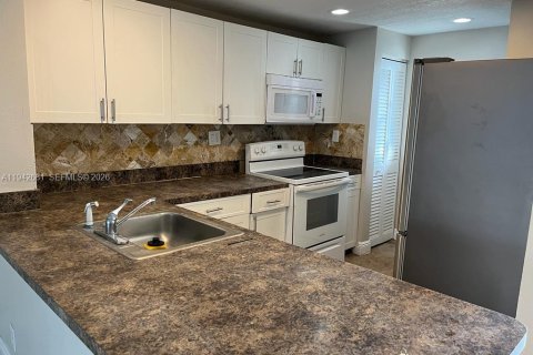 Copropriété à louer à Tamarac, Floride: 2 chambres, 88.16 m2 № 2000110 - photo 4