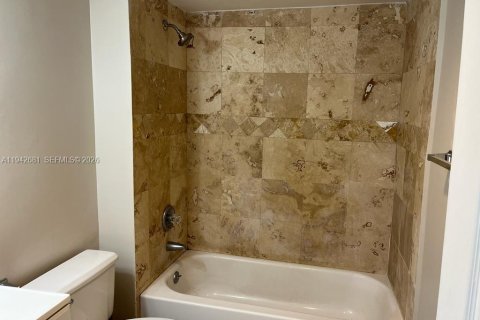 Copropriété à louer à Tamarac, Floride: 2 chambres, 88.16 m2 № 2000110 - photo 16