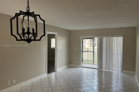Copropriété à louer à Tamarac, Floride: 2 chambres, 88.16 m2 № 2000110 - photo 7