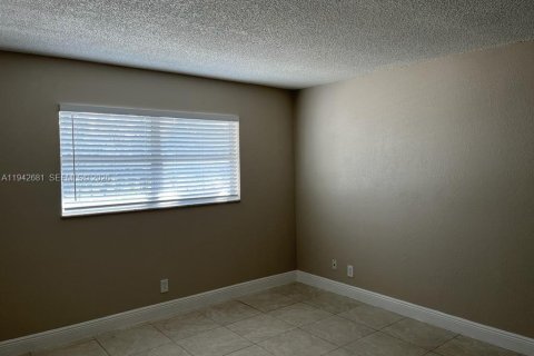 Copropriété à louer à Tamarac, Floride: 2 chambres, 88.16 m2 № 2000110 - photo 9