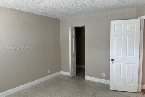 Copropriété à louer à Tamarac, Floride: 2 chambres, 88.16 m2 № 2000110 - photo 8