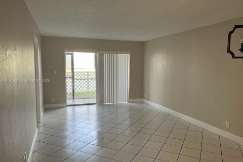 Copropriété à louer à Tamarac, Floride: 2 chambres, 88.16 m2 № 2000110 - photo 6