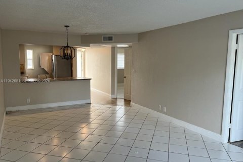 Copropriété à louer à Tamarac, Floride: 2 chambres, 88.16 m2 № 2000110 - photo 3