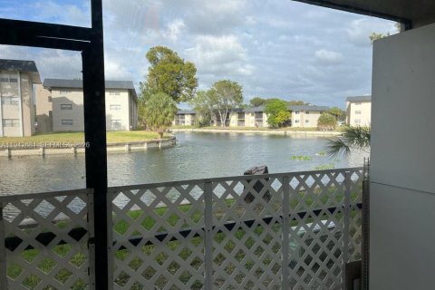 Copropriété à louer à Tamarac, Floride: 2 chambres, 88.16 m2 № 2000110 - photo 17