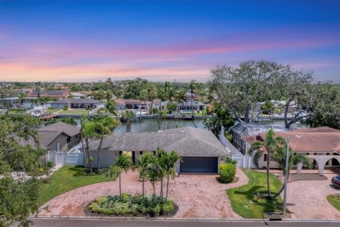 Casa en venta en Saint Petersburg, Florida, 3 dormitorios, 156.08 m2 № 1817475 - foto 1
