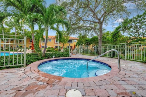 Condo in Dania Beach, Florida, 3 bedrooms  № 1664879 - photo 24