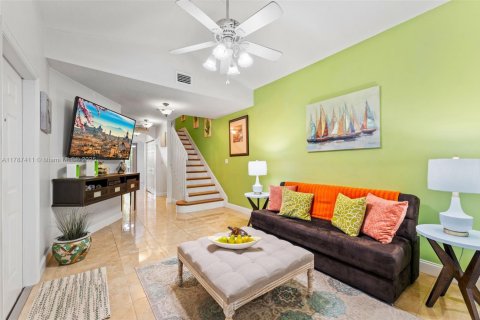 Condo in Dania Beach, Florida, 3 bedrooms  № 1664879 - photo 1