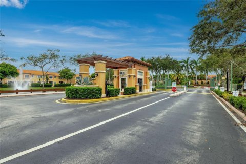 Condo in Dania Beach, Florida, 3 bedrooms  № 1664879 - photo 29