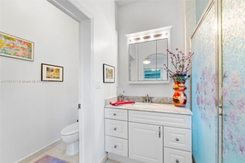 Condo in Dania Beach, Florida, 3 bedrooms  № 1664879 - photo 17