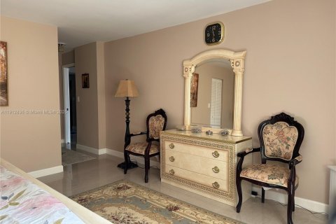 Condo in Hallandale Beach, Florida, 1 bedroom  № 1970264 - photo 3