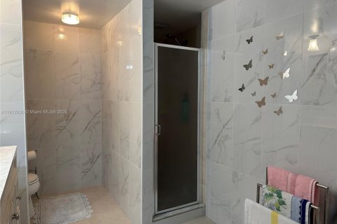 Condo in Hallandale Beach, Florida, 1 bedroom  № 1970264 - photo 8