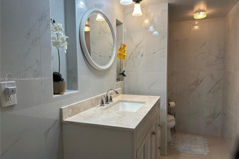 Condo in Hallandale Beach, Florida, 1 bedroom  № 1970264 - photo 6