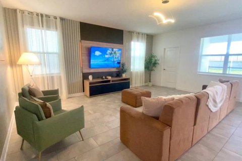 House in Davenport, Florida 6 bedrooms, 357.02 sq.m. № 1576178 - photo 4