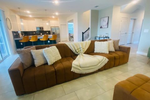 House in Davenport, Florida 6 bedrooms, 357.02 sq.m. № 1576178 - photo 8