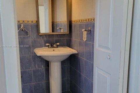 Купить кондоминиум в Майами-Бич, Флорида 2 спальни, № 2003008 - фото 16