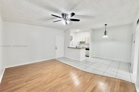 Copropriété à louer à Tamarac, Floride: 1 chambre, 58.25 m2 № 1983586 - photo 4