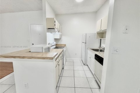 Copropriété à louer à Tamarac, Floride: 1 chambre, 58.25 m2 № 1983586 - photo 6