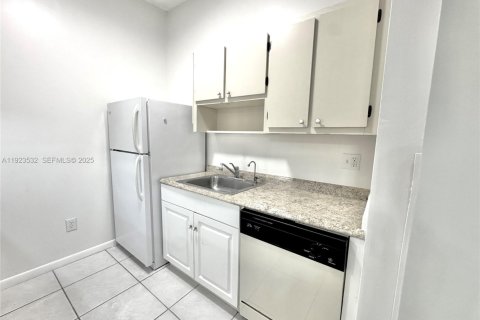 Copropriété à louer à Tamarac, Floride: 1 chambre, 58.25 m2 № 1983586 - photo 8