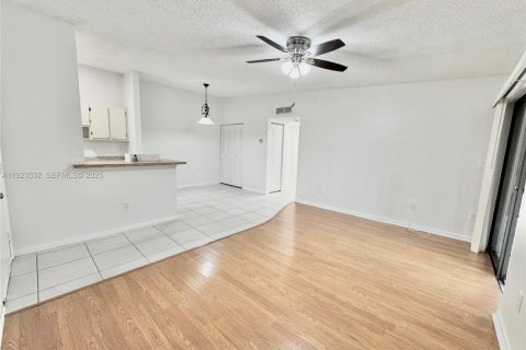 Copropriété à louer à Tamarac, Floride: 1 chambre, 58.25 m2 № 1983586 - photo 3