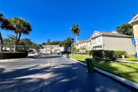 Townhouse in Weston, Florida 2 bedrooms, 103.12 sq.m. № 2019856 - photo 22