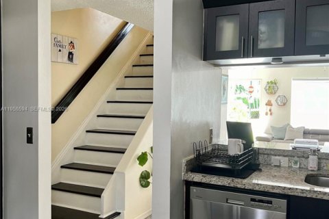 Купить таунхаус в Уэстон, Флорида 2 спальни, 103.12м2, № 2019856 - фото 5