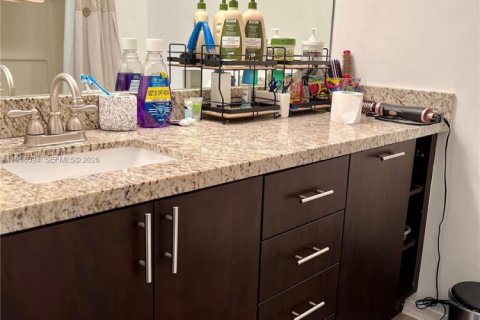 Купить таунхаус в Уэстон, Флорида 2 спальни, 103.12м2, № 2019856 - фото 11