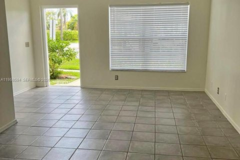 Купить таунхаус в Уэстон, Флорида 2 спальни, 103.12м2, № 2019856 - фото 4