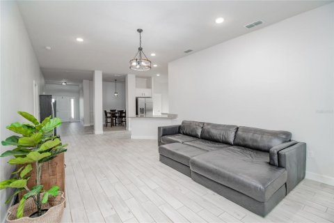 Casa en venta en Auburndale, Florida, 4 dormitorios, 204.38 m2 № 2156648 - foto 5