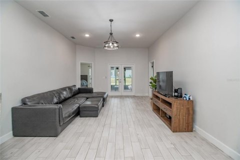 Casa en venta en Auburndale, Florida, 4 dormitorios, 204.38 m2 № 2156648 - foto 4