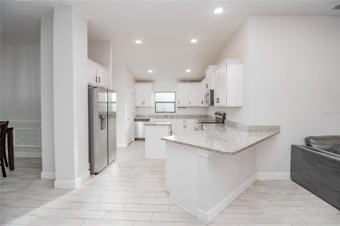 Casa en venta en Auburndale, Florida, 4 dormitorios, 204.38 m2 № 2156648 - foto 7