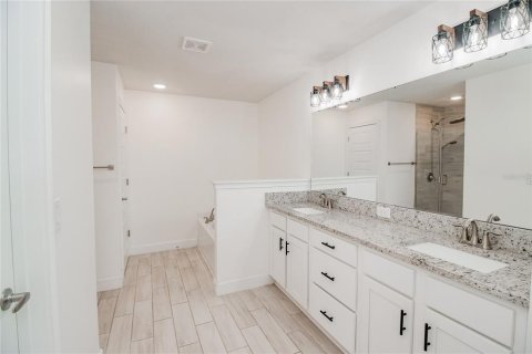 Casa en venta en Auburndale, Florida, 4 dormitorios, 204.38 m2 № 2156648 - foto 16