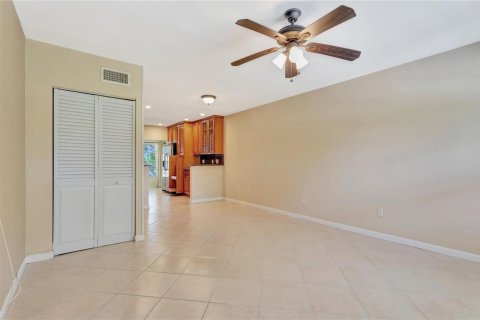 Condominio en venta en Margate, Florida, 1 dormitorio, 68.19 m2 № 2085654 - foto 12