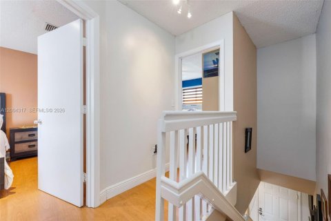 Condo in Miami, Florida, 2 bedrooms  № 2068861 - photo 19