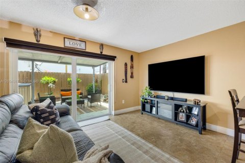 Condo in Miami, Florida, 2 bedrooms  № 2068861 - photo 6