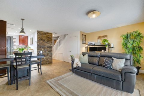 Condo in Miami, Florida, 2 bedrooms  № 2068861 - photo 7