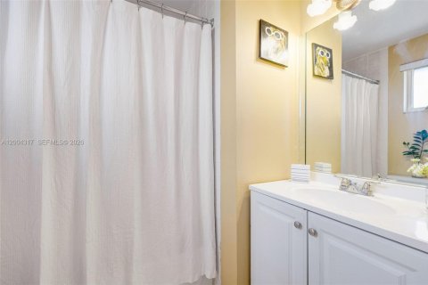 Condo in Miami, Florida, 2 bedrooms  № 2068861 - photo 24