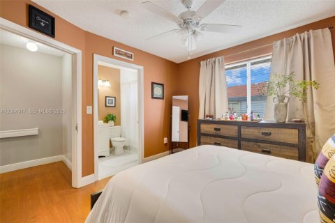 Condo in Miami, Florida, 2 bedrooms  № 2068861 - photo 21