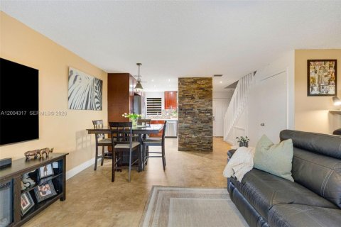 Condo in Miami, Florida, 2 bedrooms  № 2068861 - photo 8