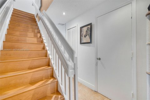 Condo in Miami, Florida, 2 bedrooms  № 2068861 - photo 3