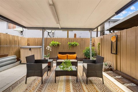 Condo in Miami, Florida, 2 bedrooms  № 2068861