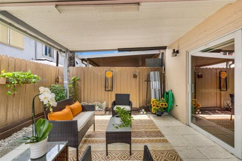 Condo in Miami, Florida, 2 bedrooms  № 2068861 - photo 30