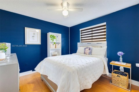 Condo in Miami, Florida, 2 bedrooms  № 2068861 - photo 23