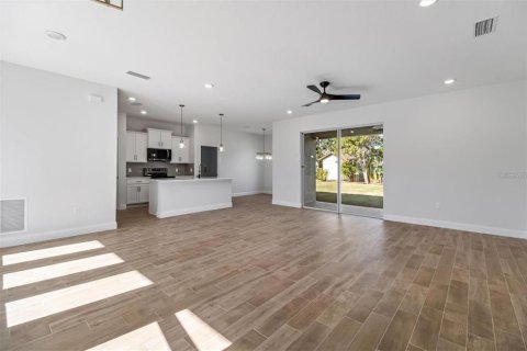 House in Palm Coast, Florida 4 bedrooms, 167.22 sq.m. № 1777299 - photo 11