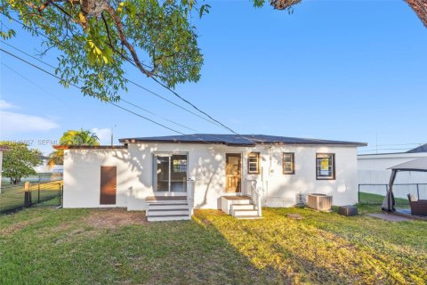 House in Miami, Florida 3 bedrooms, 86.96 sq.m. № 2003225 - photo 2