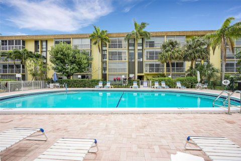 Condominio en venta en Deerfield Beach, Florida, 1 dormitorio, 67.63 m2 № 1026743 - foto 1