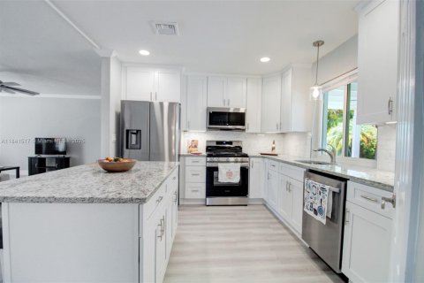 House in Cutler Bay, Florida 3 bedrooms, 152.36 sq.m. № 1834068 - photo 8