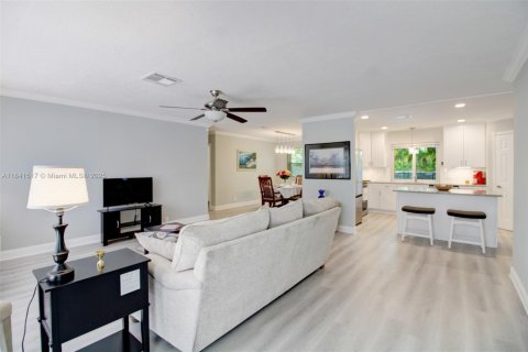 House in Cutler Bay, Florida 3 bedrooms, 152.36 sq.m. № 1834068 - photo 7