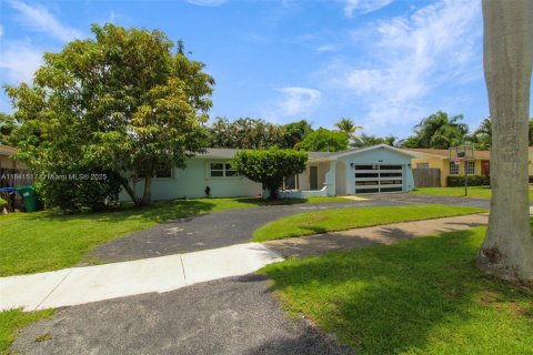 House in Cutler Bay, Florida 3 bedrooms, 152.36 sq.m. № 1834068 - photo 4