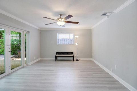 House in Cutler Bay, Florida 3 bedrooms, 152.36 sq.m. № 1834068 - photo 10